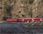 Pendelzug der SZU mit Re 456 105 zwischen Gattikon und Sihlwald.