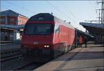 Re 460 071 'Mittelland' soll den Nachtzug aus Berlin nach Zürich bringen. Singen, April 2026.