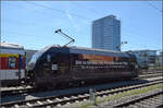 Re 460 046 mit Lokf�hrerwerbung in Singen. April 2026.