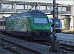 Re 460 010 'Swisstainable' hat hier den vorl�ufigen Endpunkt ihrer Tagesreisen gefunden, denn anschlie�end wollte sie sich keinen Millimeter mehr aus dem Bahnhof bewegen und blockierte auch dem