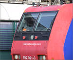 Centralbahnausflug zum Turnerfest.

Vorbereitung zu Abfahrt des Centralbahn-Sonderzug nach Leizpig, mittlerweile hat Re 482 021 auf die andere Seite des Zuges umgesetzt und die Navigationshilfe ist auch vor Ort. Konstanz, Juni 2025.