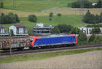 Re 484 017 bei Frick. August 2025.