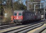 Re 6/6 11661 'Gampel-Steg' und Re 4/4 II 11348 rangieren in Gerlafingen.