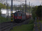 Re 620 076 'Zurzach' und Re 620 014 'Meilen' in Erlen. April 2024