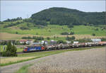 Re 420 026 'Zollikofen' mit dem Schnäuzelchen bei Frick. August 2025.