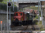 Der Museumszug mit Seetalkrokodil De 6/6 15301, Ae 3/5 10217 und Seetalwagen treffen in Waldibrcke ein.