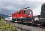 Grosses BoBo-Treffen in Balsthal: 60 Jahre Re 4/4 II in der Schweiz.

Ge 4/4 613 'Domat/Ems' der RhB ist die Schmalspurvariante der Universallok und reiste per Rollschemel nach Balsthal. September 2024.