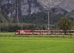 Noch mit Lokomotive unterwegs ist dieser Personenzug der Zentralbahn, hier mit HGe 4/4 101 963.