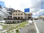 (128'290) - Hotel Flela Hospiz und Ortstafel  Flelapass 2383 m  am 7.