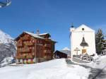 (158'428) - Chalet Matterhornblick und Kapelle in Grchen am 18.
