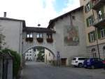 (165'252) - Torbogen beim Hotel Fravi am 19.