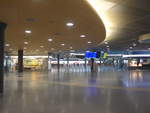 (215'903) - Im Flughafen Zrich-Flughafen um 12.15 Uhr mittags am 6.