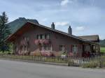 (153'975) - Blumenbeschmncktes Haus in Reutigen am 17.