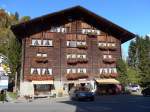 (166'146) - Mit Blumen beschmcktes Haus am 10.