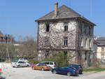 (203'733) - Verwahrlostes Haus am 15.