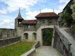 (146'525) - Im Innenhof des Schlosses Gruyres am 26.