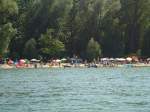 (140'874) - Der Badestrand von Yvonand am 25.