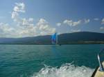 (140'880) - Segelboot auf dem Neuenburgersee am 25.