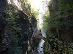 (175'181) - Brcke in der Areuse-Schlucht am 25.