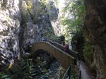 (175'182) - Brcke in der Areuse-Schlucht am 25.