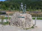 (164'303) - Gedenkstein fr die Opfer des Felssturzes am 2.