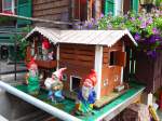 (163'146) - Kleines Holzhaus von 1978 am 26.