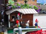 (163'147) - Kleines Holzhaus von 1978 am 26.