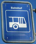 (132'450) - Bushaltestellenschild - Btterkinden, Bahnhof - am 24. Januar 2011