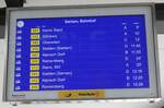 (283'272) - PostAuto-Infobildschirm am 19. Dezember 2025 beim BAhnhof Meiringen 