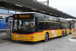 (283'218) - PostAuto Bern - BE 811'692/PID 11'425 - MAN am 16. Dezember 2025 beim Bahnhof Spiez