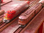 (243'205) - Santa Fe + BLS-Lokomotive - Nr. 273 - am 27. November 2022 in Thun, Kisslingweg
