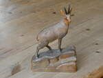 (271'645) - Aus Holz geschnitzte Gmse aus den 60er-Jahren (Made in Ladholz/Achseten) am 4.