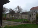 (179'319) - Alte Hausmauern eingerichtet als Gartenplatz am 2.