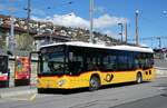 (285'955) - CarPostal Ouest - NE 137'828/PID 12'011 - Mercedes am 4. April 2026 beim Bahnhof Neuch�tel