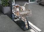 (270'003) - Moped Bianchi am 19. Dezember 2024 beim Bahnhof Brig