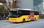 (281'785) - PostAuto Wallis - VS 407'397/PID 5722 - Irisbus am 24. Oktober 2025 beim Bahnhof Brig