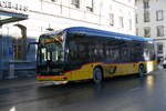 (284'168) - PostAuto Wallis - VS 581'435/PID 12'192 - eMercedes am 15. Januar 2026 beim Bahnhof Brig