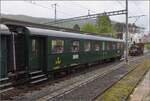 Vapeur Val-de-Travers: Train du Terroir.

B4ü 3933 der VVT in Travers. Mai 2023.