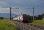 Bahn 2000-Wagen, geschoben von Re 460 110 'Mariaberg' bei Bettenhausen.