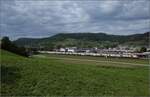 IC mit Re 460 094 'Rhaetia' in Sissach.