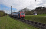 Re 450 002 mit einer S-Bahn bei Jestetten.