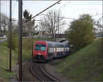 Re 450 023 mit einer S-Bahn Zürich bei Lottstetten.