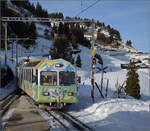 Der Zug mit der Lokomotive HGe 4/4 32 'Villars' mit seinen zwei Panoramawagen ist auch im vielf�ltigen Fahrzeugpark der BVB ein Sonderling und kommt talw�rts nach Boutequins runtergefahren.