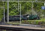 Shuttleservice beim Brauereifest Feldschlösschen. 

Das werkseigene Chnurrli E 2/2 5666 mit den Sihlthaler Plattform-Zweiachsern und E 3/3 8512 sind als Pendelzug unterwegs. Rheinfelden, April 2023.