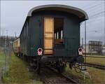 Depotfest Olten 2023    Thurgauer Stube C2 5820 des Vereins historische MThB ist ein zweiachsiger Personenwagen der SBB.