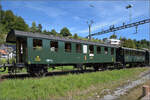 150 Jahre Tsstalbahn.

Der Wagen C 6075 der SBB wurde 1913 von der Waggonfabrik Schlieren geliefert und konnte sich von 1957 bis 1975 im Dienst bei der RHB ber die Zeit retten. Anschliessend ging es zur DVZO, die ihn mustergltig aufgearbeitet bis heute im Museumsbetrieb fahren lsst. Er fhrt am Jublium der Tsstalbahn im Zug mit Ec 3/5 9 der BT mit.  Bauma, September 2025.