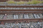 Jurabahn vor der Generalsanierung im Abschnitt Sanceboz-Sombeval – Moutier.

Diese Weiche von Gleis 2 nach Gleis 1 in Court ist mit dem SBB I-Schienenprofil aufgebaut. Die Schiene die die Gegenweiche ersetzt ist mit dem 54 E2-Profil deutlich h�her. September 2026. 