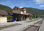 Jurabahn vor der Generalsanierung im Abschnitt Sanceboz-Sombeval – Moutier.

Das Empfangsgeb�ude von Court. August 2026. 