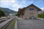 Jurabahn vor der Generalsanierung im Abschnitt Sanceboz-Sombeval – Moutier.

Der G�terschuppen von Court. August 2026. 