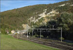 Jurabahn im unteren Abschnitt.

Blick auf das Gleisfeld von Reuchenette-P�ry im Bereich der Ortschaft P�ry sch�ssabw�rts. September 2026. 
